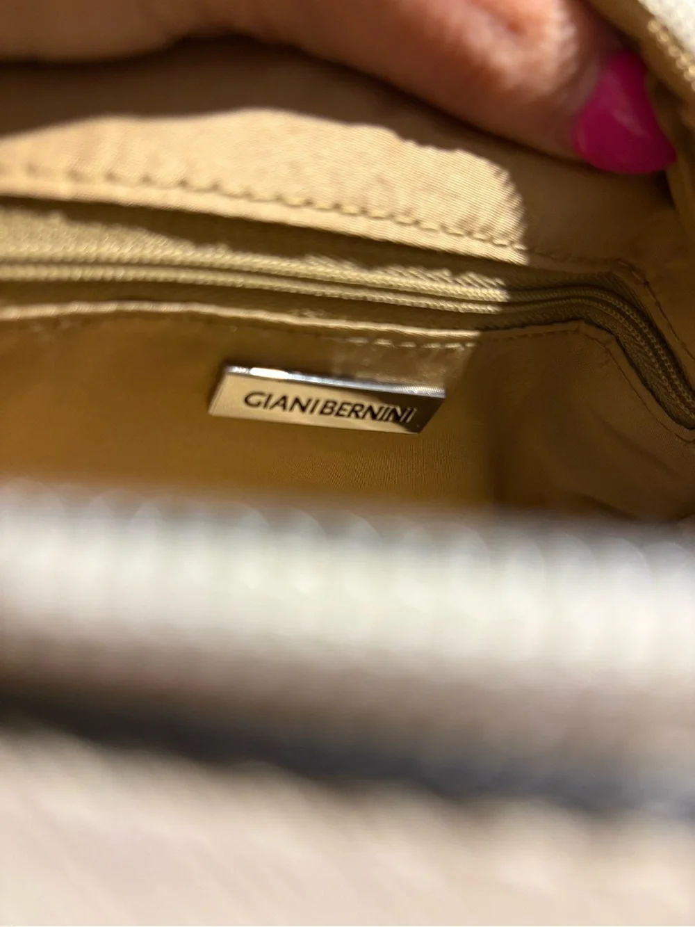 Gianni Bernini Stylish Crossbody Cream & Light Brown w/ Embossing Camera Bag - Picture 12 of 12